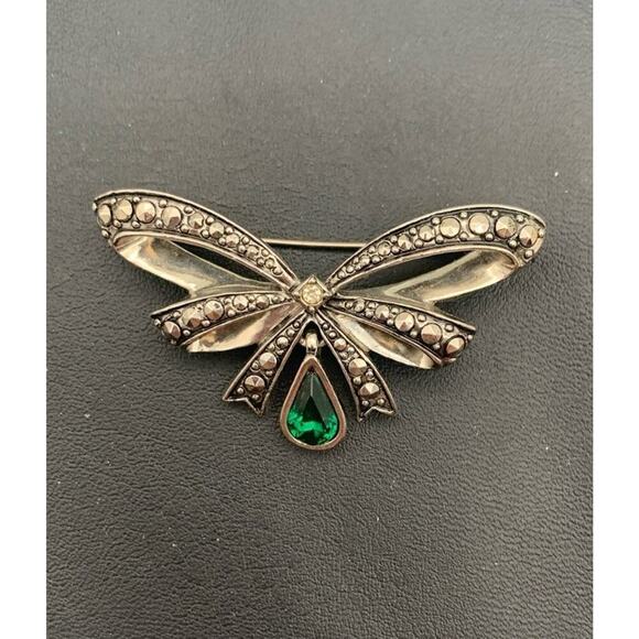 Vintage Avon Bow Tear Drop Emerald Rhinestone Silver Tone Faux Marcasite Brooch - Picture 2 of 4